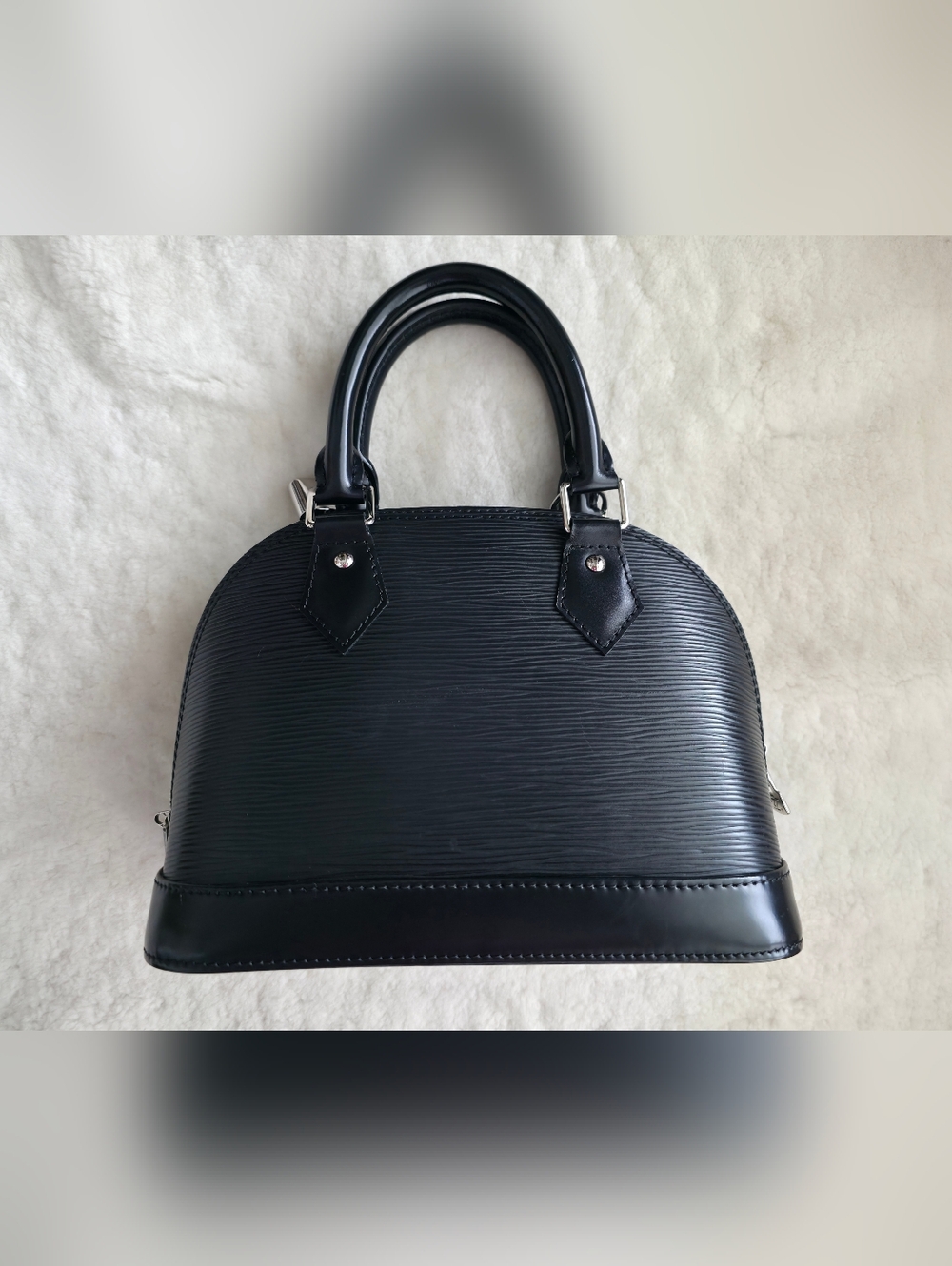 Louis Vuitton Black Epi Alma BB Crossbody Bag - Picture 2 of 10